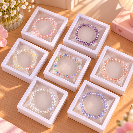 Boîtes à bracelet enfant avec écrins individuels blancs et bracelets colorés