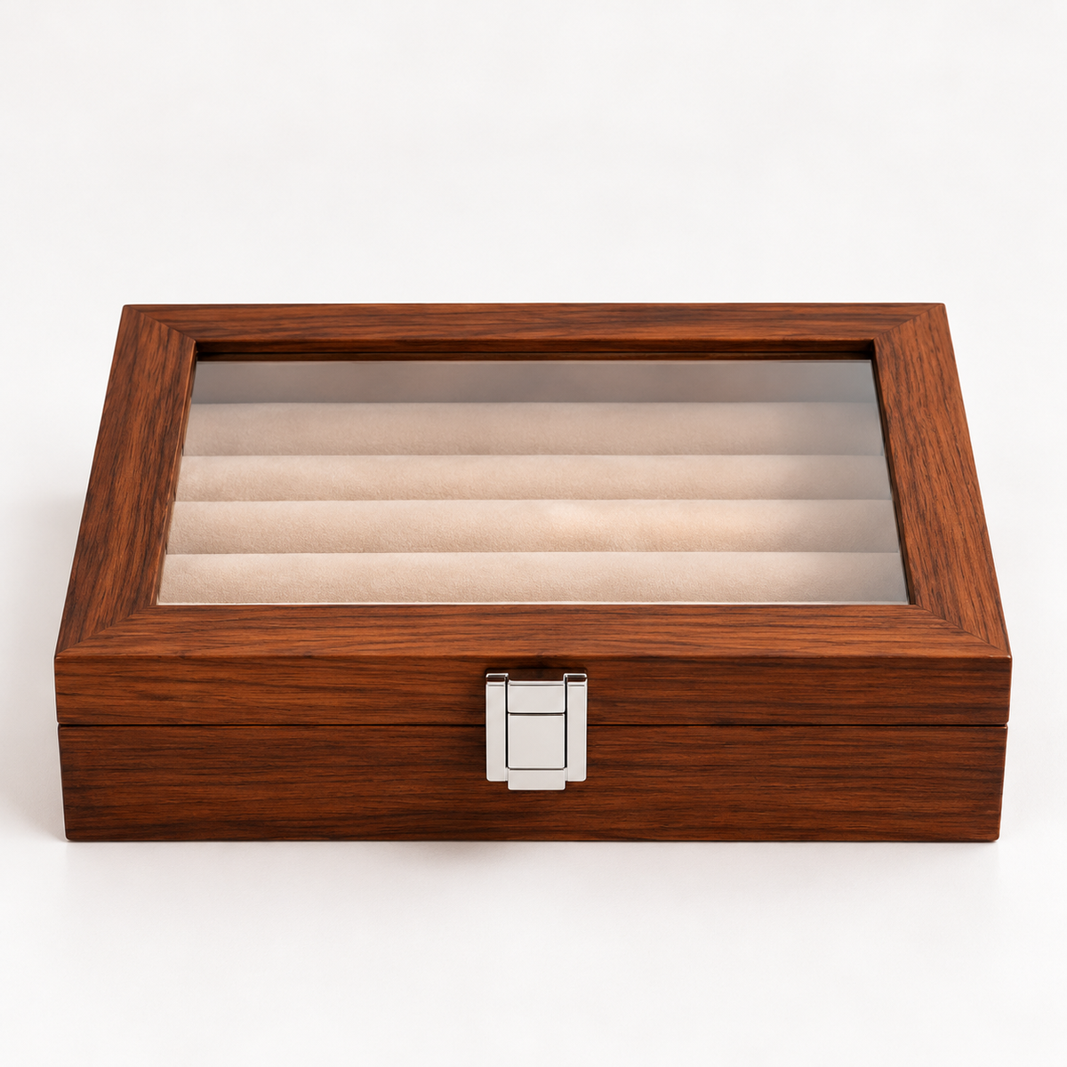 Boîte à bijoux en bois fermée avec rangées pour bagues