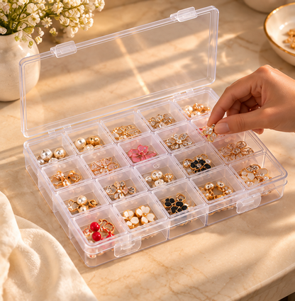 Rangement de bijoux dans une grande boîte transparente compartimentée